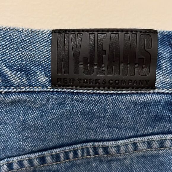 New York & Company glittery ladies size 10 jeans. - Picture 5 of 6